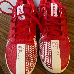 Brand new in box. Mens baseball cleats.